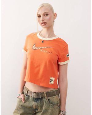 Nike Club Moto Cropped T-shirt - Orange