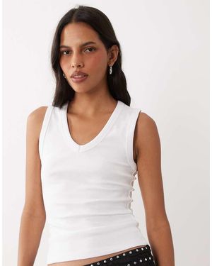 New Look V-neck Tank Top - White