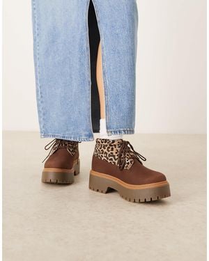 Timberland – stone street nellie – mittelhohe stiefel mit leoparden- und ponyfelloptik - Blau