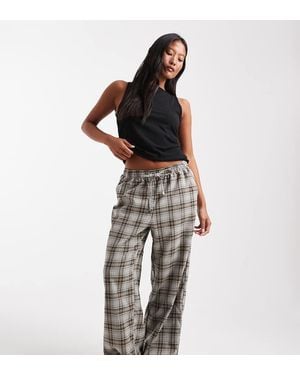 Only Petite Geruite Broek Met Wijde Pijpen En Elastische Taille - Zwart