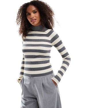 Stradivarius – strickpullover mit grauen und beigen streifen