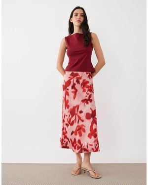 Y.A.S Falda Midi Rosa Y Roja Con Estampado Floral De Satén De - Rojo