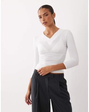 Missy Empire Missy Empire V Neck 3/4 Sleeve Top - White