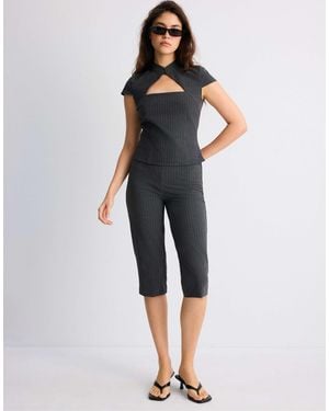 Stradivarius Gestreiftes hemd mit cut-out und kurzen ärmeln - Blau
