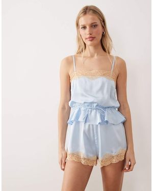 ASOS Mono Corto Azul Tenue De Satén Con Ribete Color Melocotón De Encaje De -Sin Color