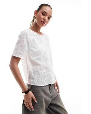 Pieces Floral Applique Short Sleeve Button Front Top - White