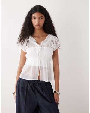 Collusion Blouse Met Ruches Langs De Rand En Korte Mouwen - Wit