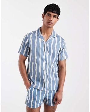 Aray Camisa Playera A Rayas Onduladas De - Azul