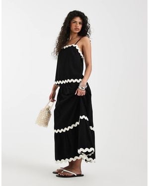 Vero Moda Full Tiered Maxi Skirt Co-ord With Contrast Scallop Trim - White