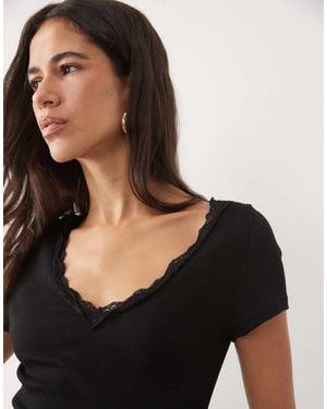 New Look T-Shirt Met Kanten Afwerking En V-Hals - Zwart