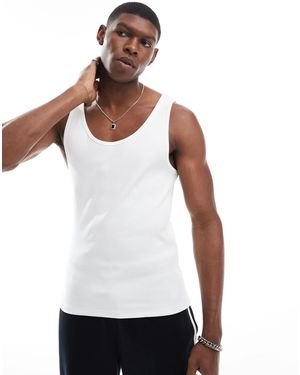 ASOS – geripptes muskelshirt - Weiß