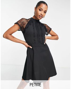 Liquorish Robe trapèze courte à décorations sur le devant et détails en dentelle transparentes sur les manches - Noir