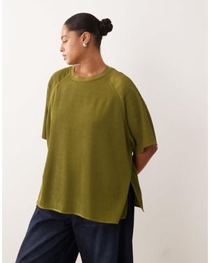 ARRANGE Curve Hybrid Textured Raglan Tee - Green