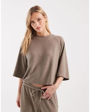 Only Petite – weiches, kastiges t-shirt - Braun