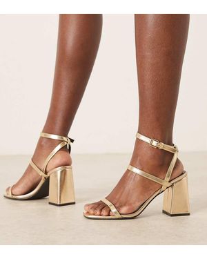 Raid Wide Fit Sandalias Doradas De Tacón Grueso Jeeya De - Marrón
