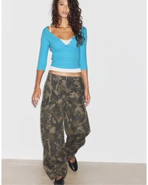 Stradivarius Pantaloni Cargo Stampati Color Kaki - Blu
