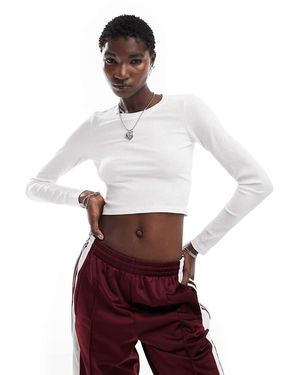 Monki Top Ristretto A Maniche Lunghe A Coste - Bianco