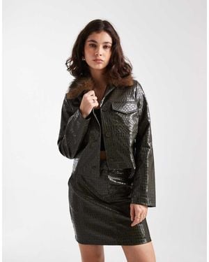 New Look Co-Ord Faux Leather Croc Printed Cropped Jacket - Black
