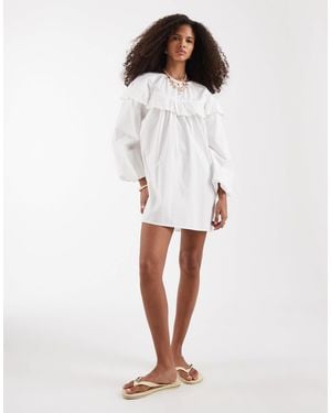 Neon Rose Robe babydoll à manches longues et bords volantés - Blanc
