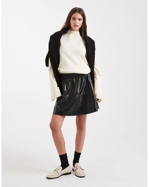 New Look Minifalda Negra Con Vuelo De Cuero Sintético De -Negro