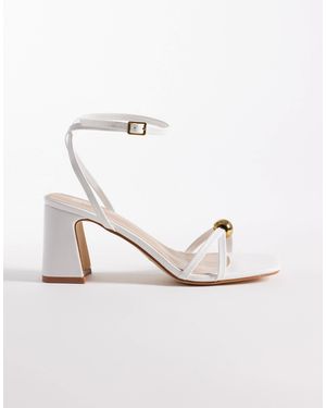Raid Wide Fit Devena - sandales à talon carré avec détail doré - Blanc