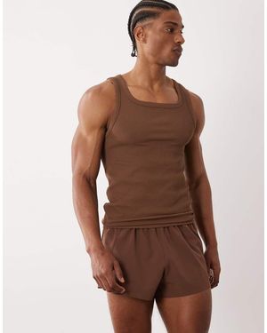 4505 2"" Running Short With Elastic Waist Band And Zip Pockets - Brown