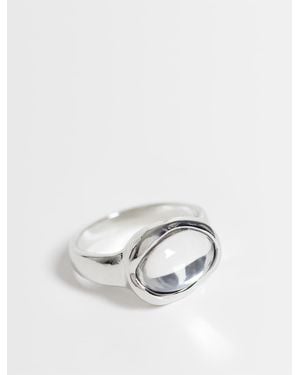 ASOS Anillo Plateado Con Piedra Transparente Incrustada - Blanco