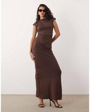 SNDY'S Maxi Rok Met Gerimpeld Detail En Split Aan De Achterkant - Bruin