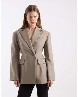 & Other Stories Wool Rich Sculpted Blazer With Padded Shoulders - Natural