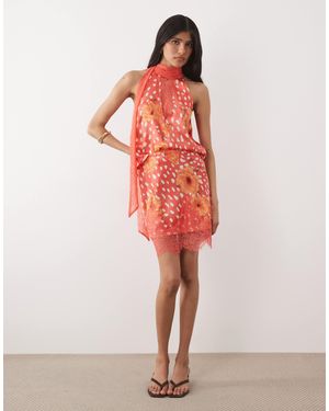 Never Fully Dressed Maeva - mini-jupe d'ensemble en satin imprimé coupé en biais avec détails en dentelle - Rouge
