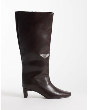 SEQWL Bottes montantes à bout carré et petit talon en marron - Noir