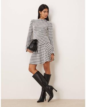Vila Dogstooth Knitted Mini Skirt Co-ord - White
