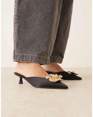 ASOS Mules Negros De Tacón Medio De Satén Con Detalle De Flor Savvy De - Gris