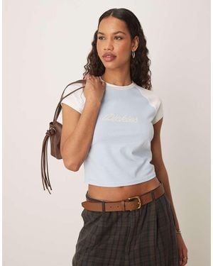 Dickies T-Shirt Mini Azzurra A Bianco Sporco Con Maniche Raglan E Logo Effetto Corda Stile Western