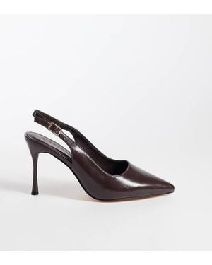 SEQWL Wide Fit Scarpe A Punta Con Tacco A Spillo E Cinturino Posteriore - Bianco