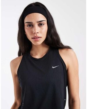 Nike Camiseta Negra Sin Mangas Swift Breathe De - Negro