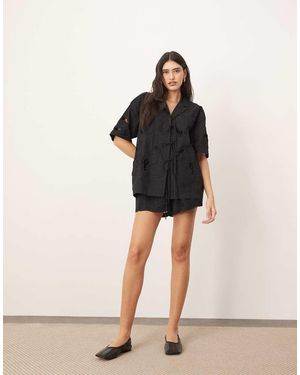 ARRANGE Pantalones Cortos Negros Con Bordado Calado De (Parte De Un Conjunto)