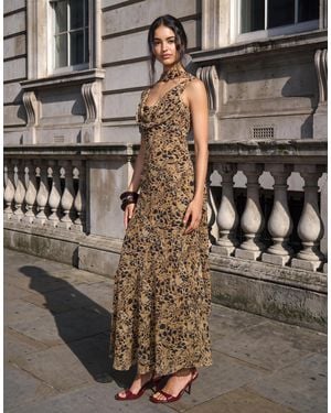 Pretty Lavish Chiffon-maxikleid mit wasserfallausschnitt und schal-detail - Mettallic
