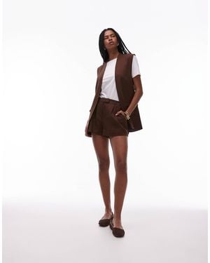 TOPSHOP Short d'ensemble ajusté en lin à détails plissés - chocolat - Neutre