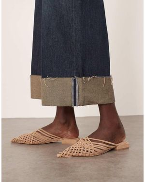 ARRANGE Mules Color Camel Planas Con Diseño Entretejido De Ante Premium Zadie De -Neutro - Azul