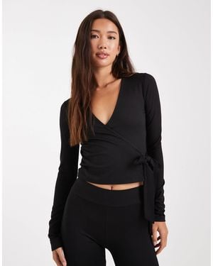 Miss Selfridge Sculpted Wrap Top - Black