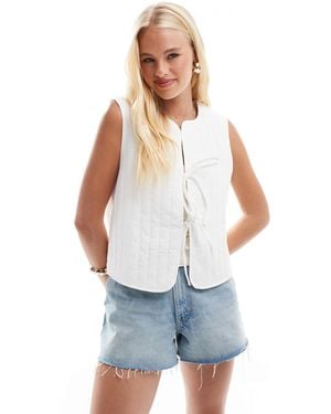 Pieces Lightweight Quilted Tie Front Summer Gilet - White