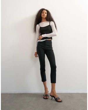 TOPSHOP Pantalones Capri De Largo Tres Cuartos En - Blanco