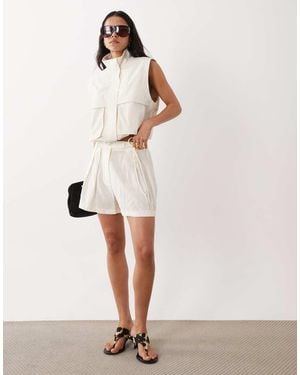 ASOS Pantalón Corto De Traje Con Detalle De Lazo En-Blanco - Neutro