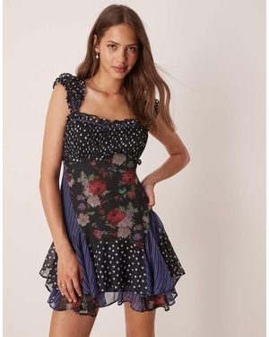 ASOS Vestido Corto Con Estampado De Flores Y Lunares, Mangas De Casquillo Y Volantes De Cintas En Contraste En El Bajo De - Azul