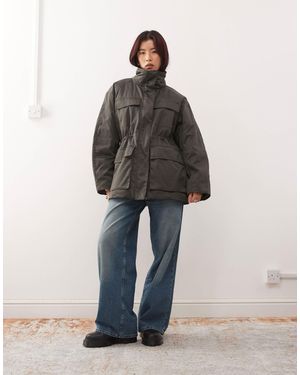 Weekday Veste matelassée à taille cintrée et poches utilitaires - gris foncé - Noir