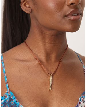 Orelia Collier en corde avec breloque poisson en plaqué or - rouge - Marron