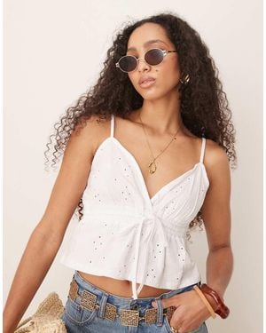 ASOS Top Estilo Babydoll De Tirantes Finos Con Bordado Inglés De - Blanco