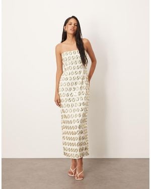 ARRANGE Vestido Midi De Corte Recto Con Escote Palabra De Honor Y Adornos Dorados Tridimensionales De -Blanco - Neutro
