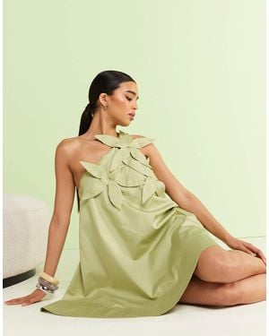 & Other Stories Robe courte asymétrique avec fleurs appliquées en 3d - Vert
